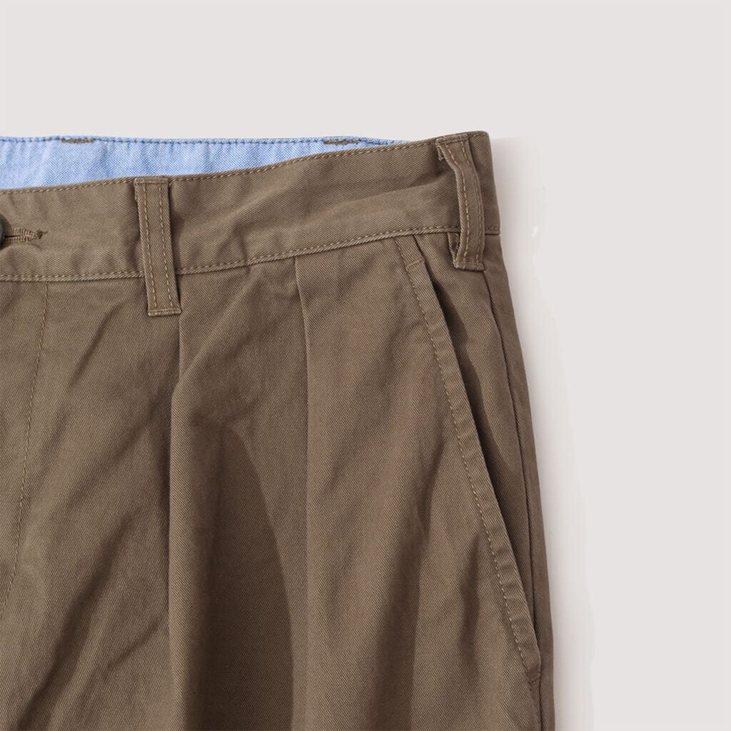 2 Pleat Twill Trouser - Olive| Beams Plus | Peggs & son.