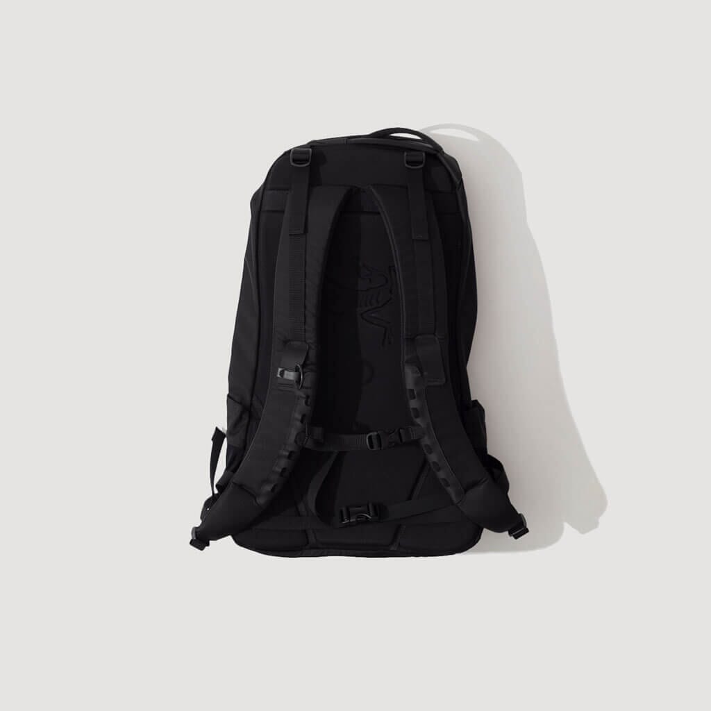 Arro 16 Backpack - Black| Arc'teryx| Peggs & son.